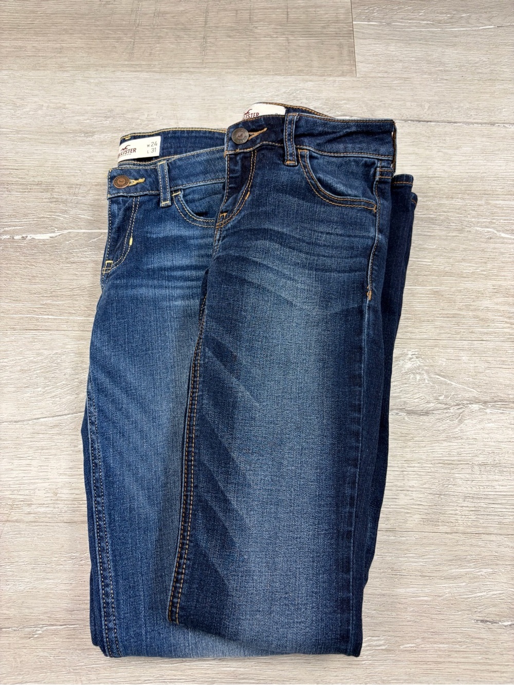 Hollister Women's Dark Blue Skinny Jeans (2)